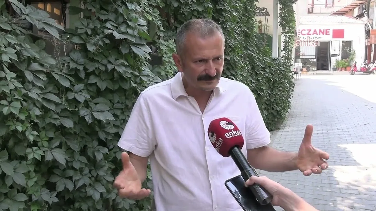 ANKA Haber mikrofonuna konuşan bir mahalle sakini